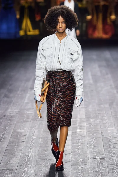 Look 28